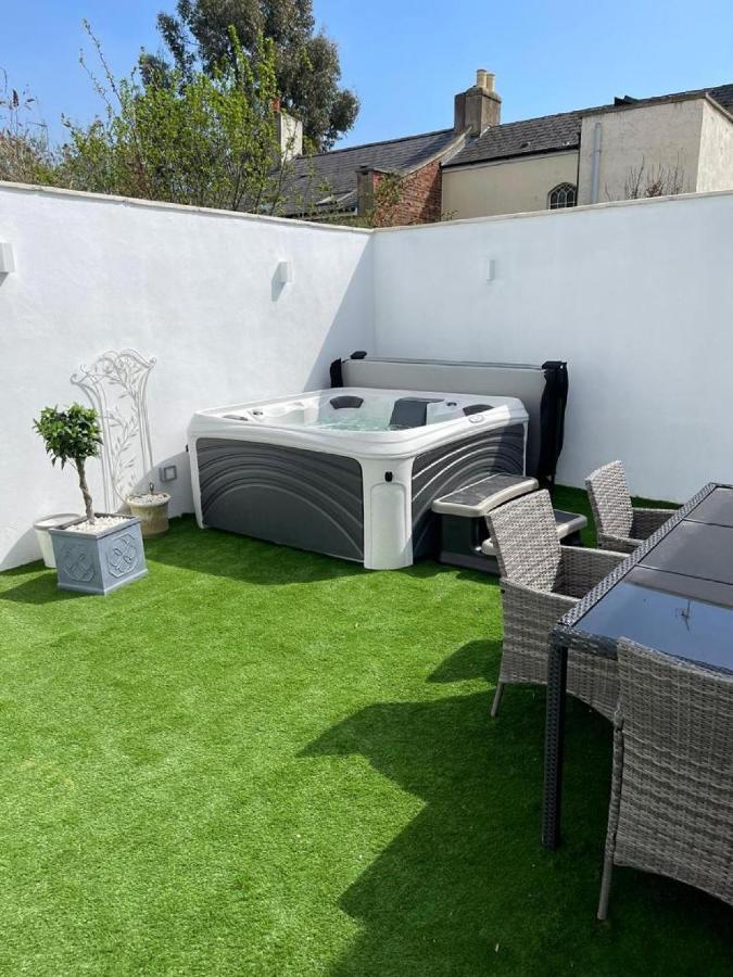 Gloucester Place Townhouse With Hot Tub! 切尔滕纳姆 外观 照片